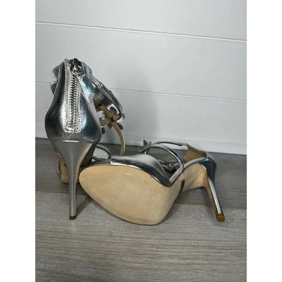 Badgley Mischka Women’s 4.5 inch 3D flower Stilettos Pumps Silver Size 5M - Picture 4 of 7